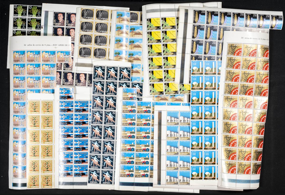 112 | Spanish Collection. Sets and stamps stock