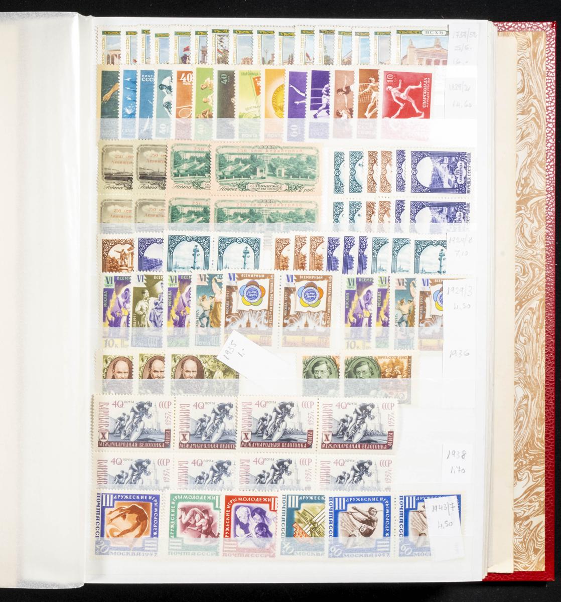 726 | Lots and Collections