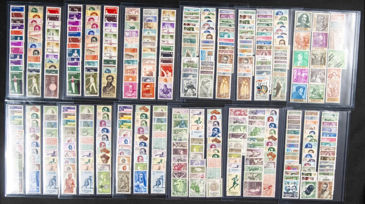 82 | Lotes y Colecciones.España. Stock de Series y Sellos