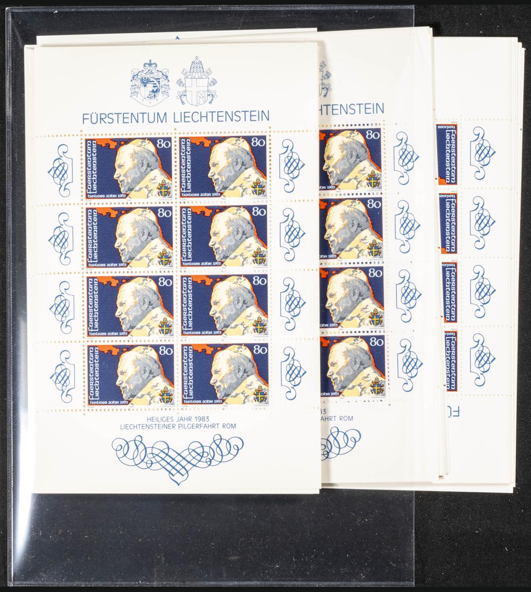 1016 | Liechtenstein. Stock de Series y Sellos