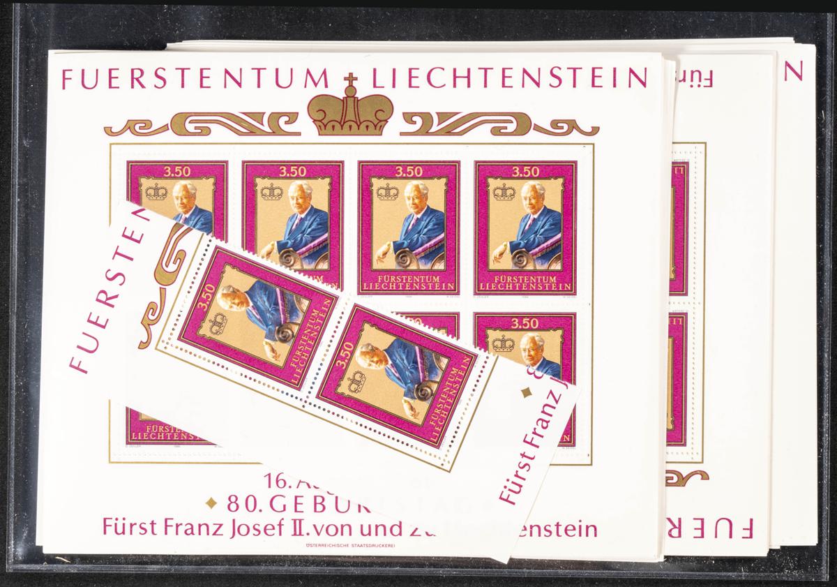 1033 | Liechtenstein. Stock de Series y Sellos