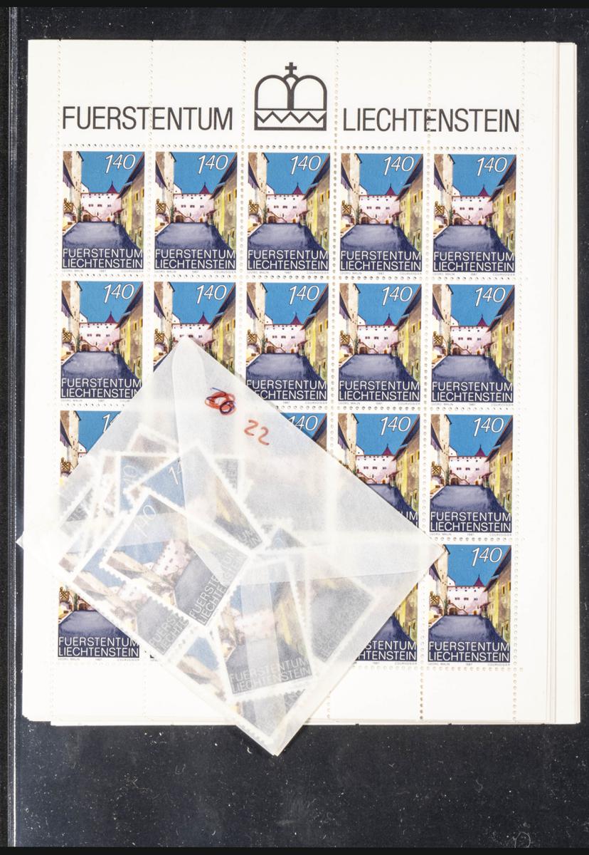 1035 | Liechtenstein. Stock de Series y Sellos