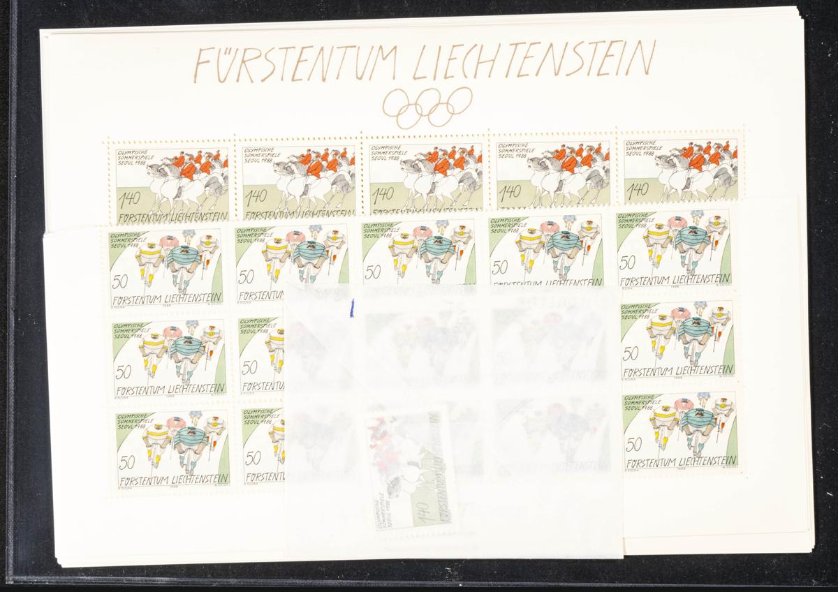 1042 | Liechtenstein. Stock de Series y Sellos