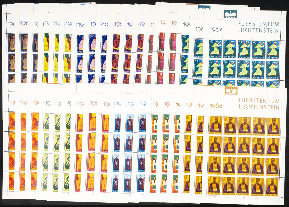 976 | Liechtenstein. Stock de Series y Sellos