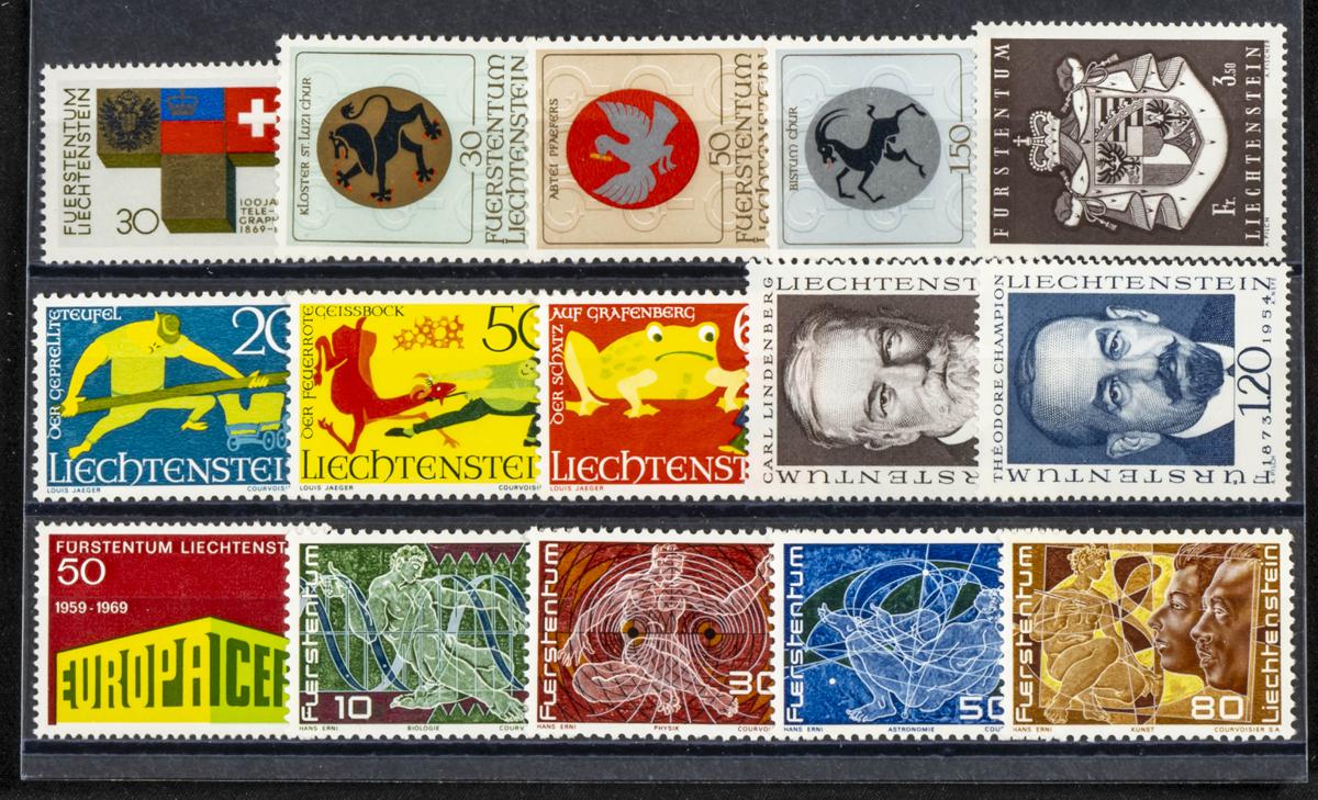 977 | Liechtenstein. Stock de Series y Sellos