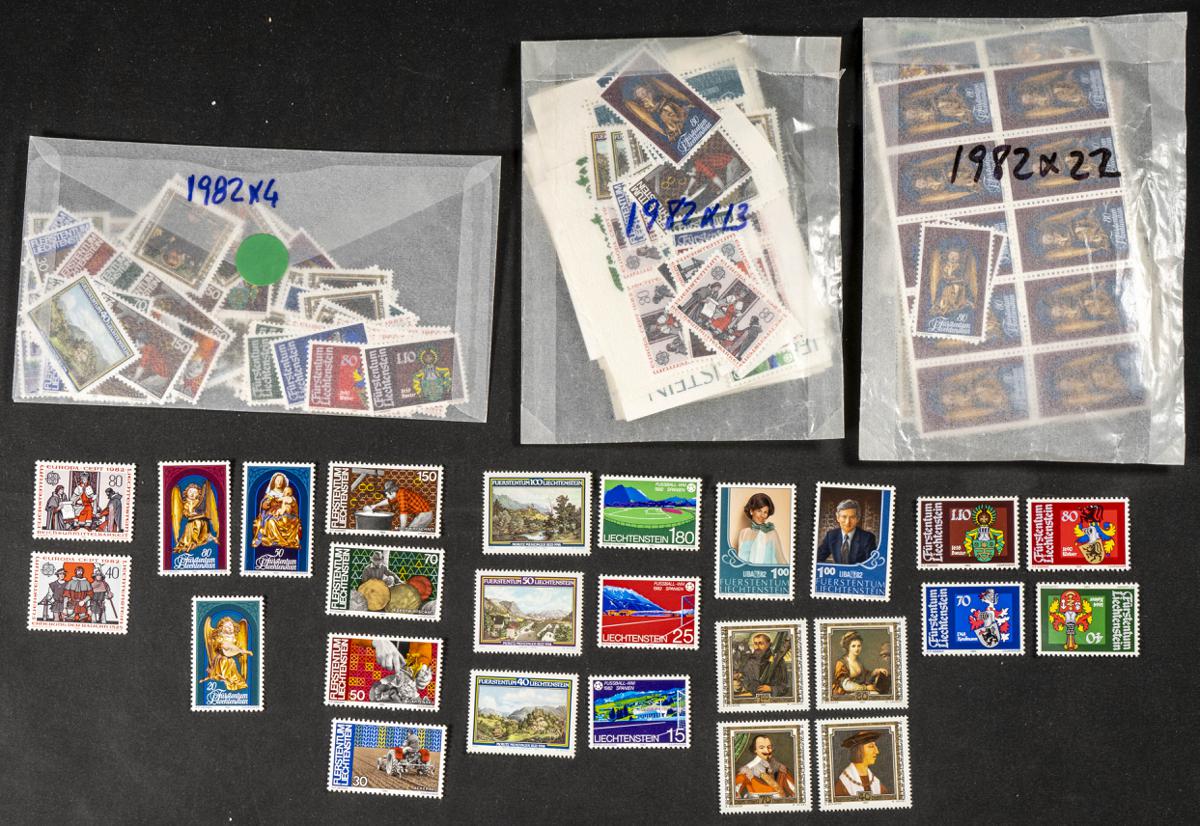 822 | Liechtenstein. Stock de Series y Sellos