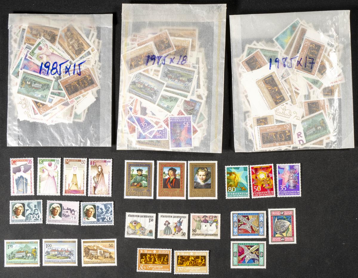 692 | Liechtenstein. Stock de Series y Sellos