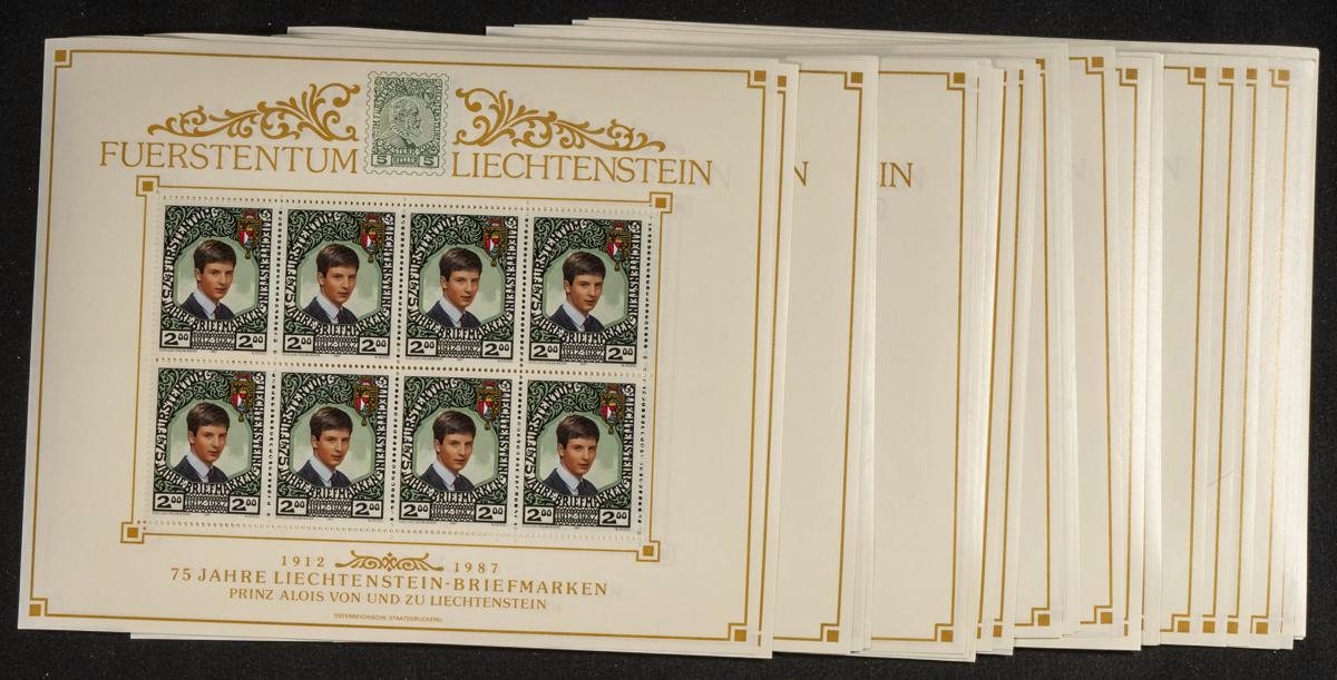 693 | Liechtenstein. Stock de Series y Sellos
