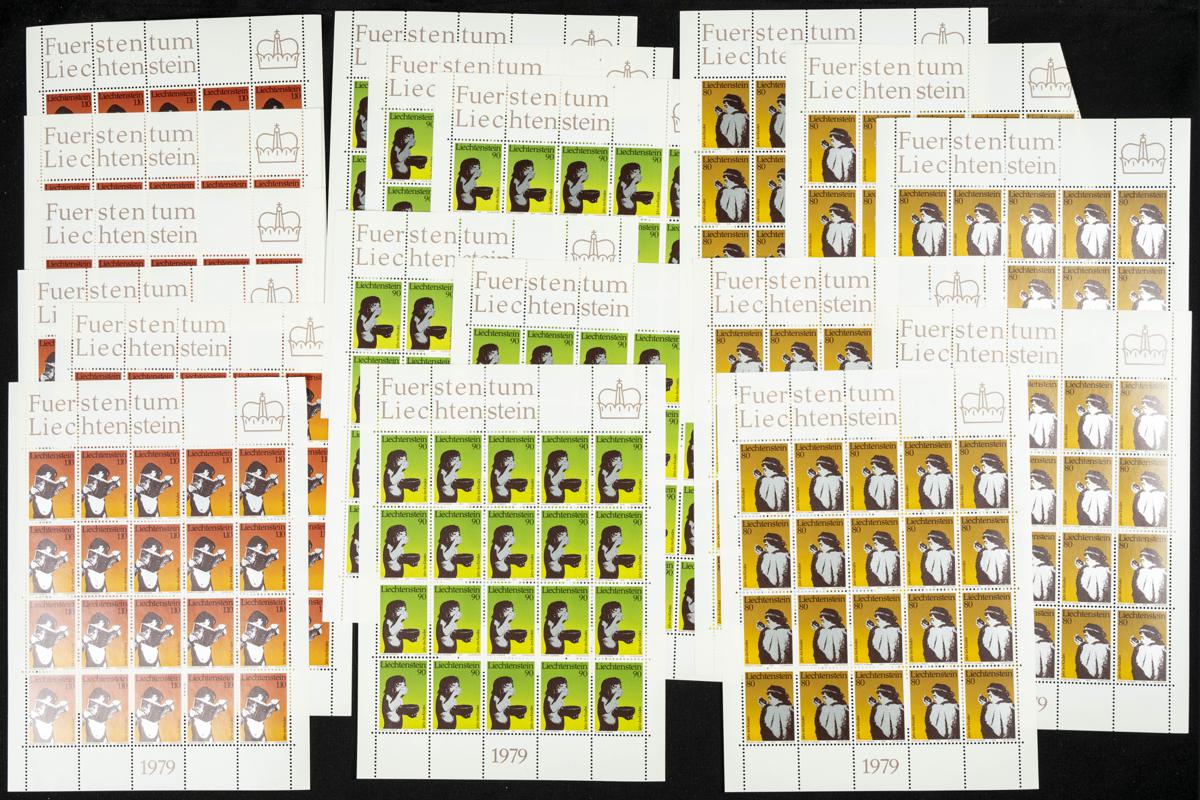 390 | Liechtenstein. Sets and stamps stock