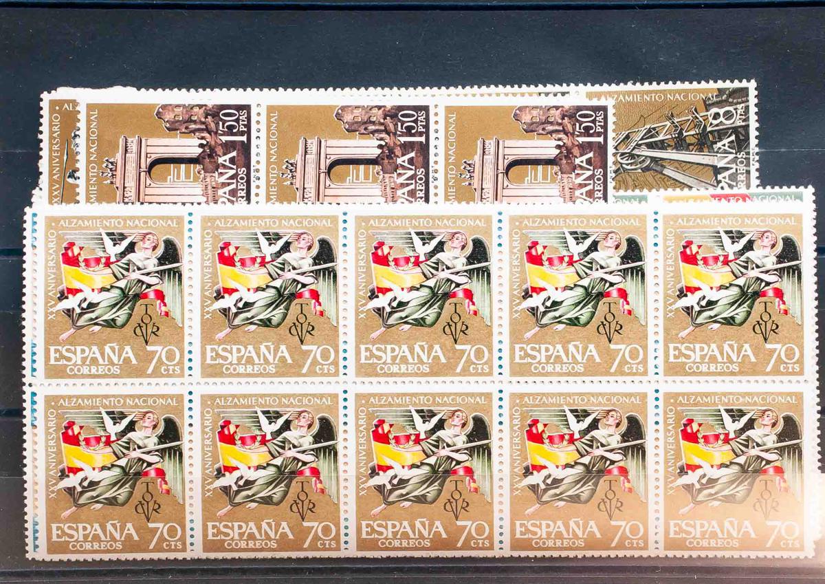 88 | Lotes y Colecciones.España. Stock de Series y Sellos