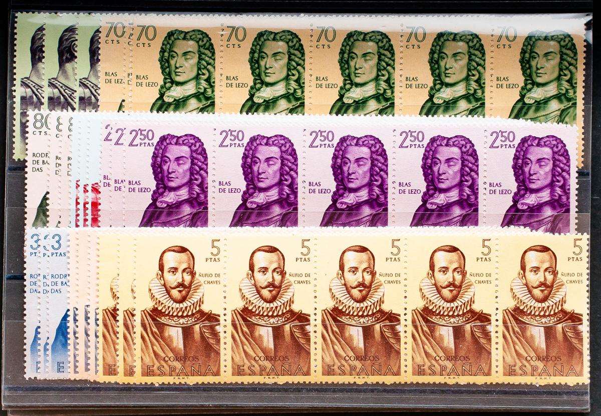 89 | Lotes y Colecciones.España. Stock de Series y Sellos