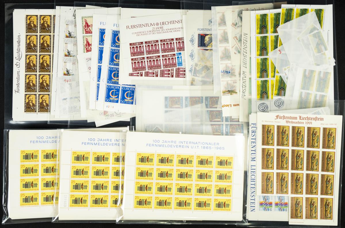 220 | Liechtenstein. Sets and stamps stock