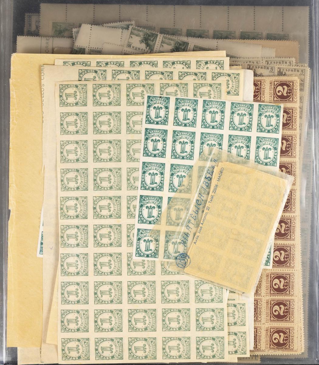 689 | Spanish Collection. Sets and stamps stock