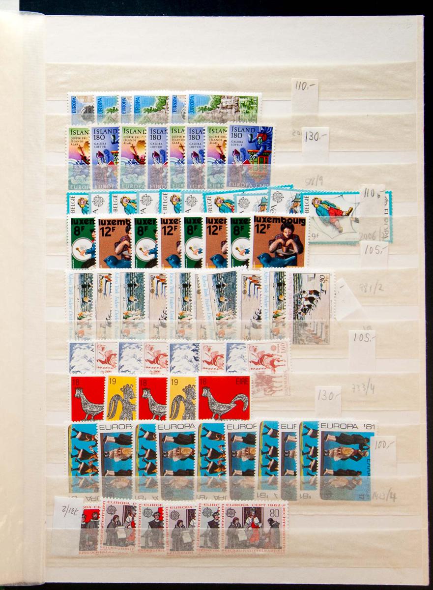 724 | Lots and Collections