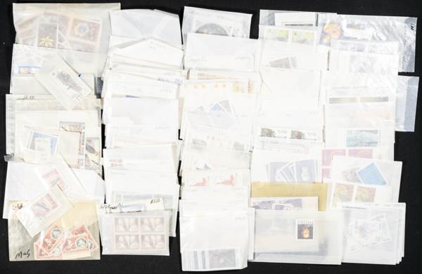 957 | Lots and Collections