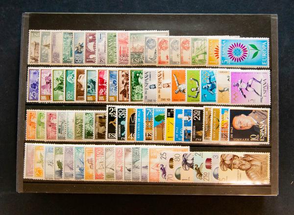 100 | Spanish Collection. Sets and stamps stock