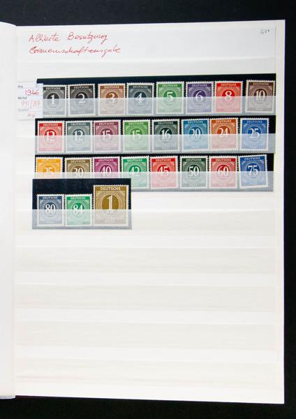 310 | Lots and Collections